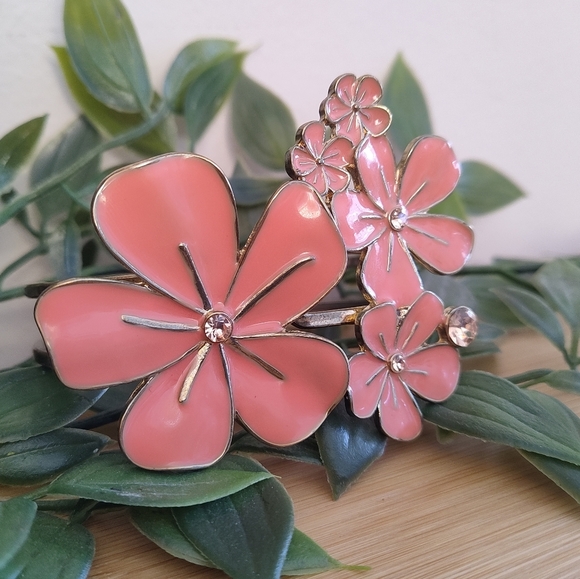 💎3/30💎 Floral Statement Bracelet - Picture 2 of 8